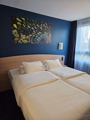 Standardzimmer, 2 Einzelbetten | Hochwertige Bettwaren, Schreibtisch, Verdunkelungsvorhänge