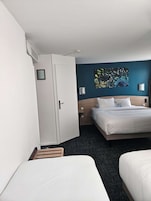 Ropa de cama de alta calidad, escritorio y cortinas blackout 