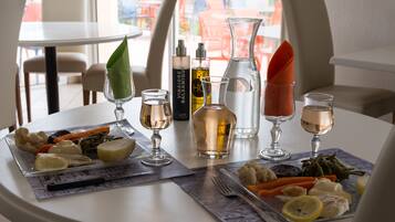 Daily buffet breakfast (EUR 13.9 per person)