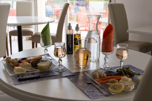 Daily buffet breakfast (EUR 13.9 per person)