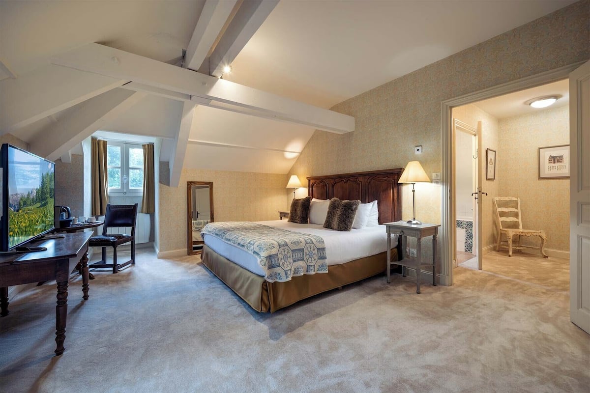 Castle Room | In-room safe, individually decorated, soundproofing, iron/ironing board