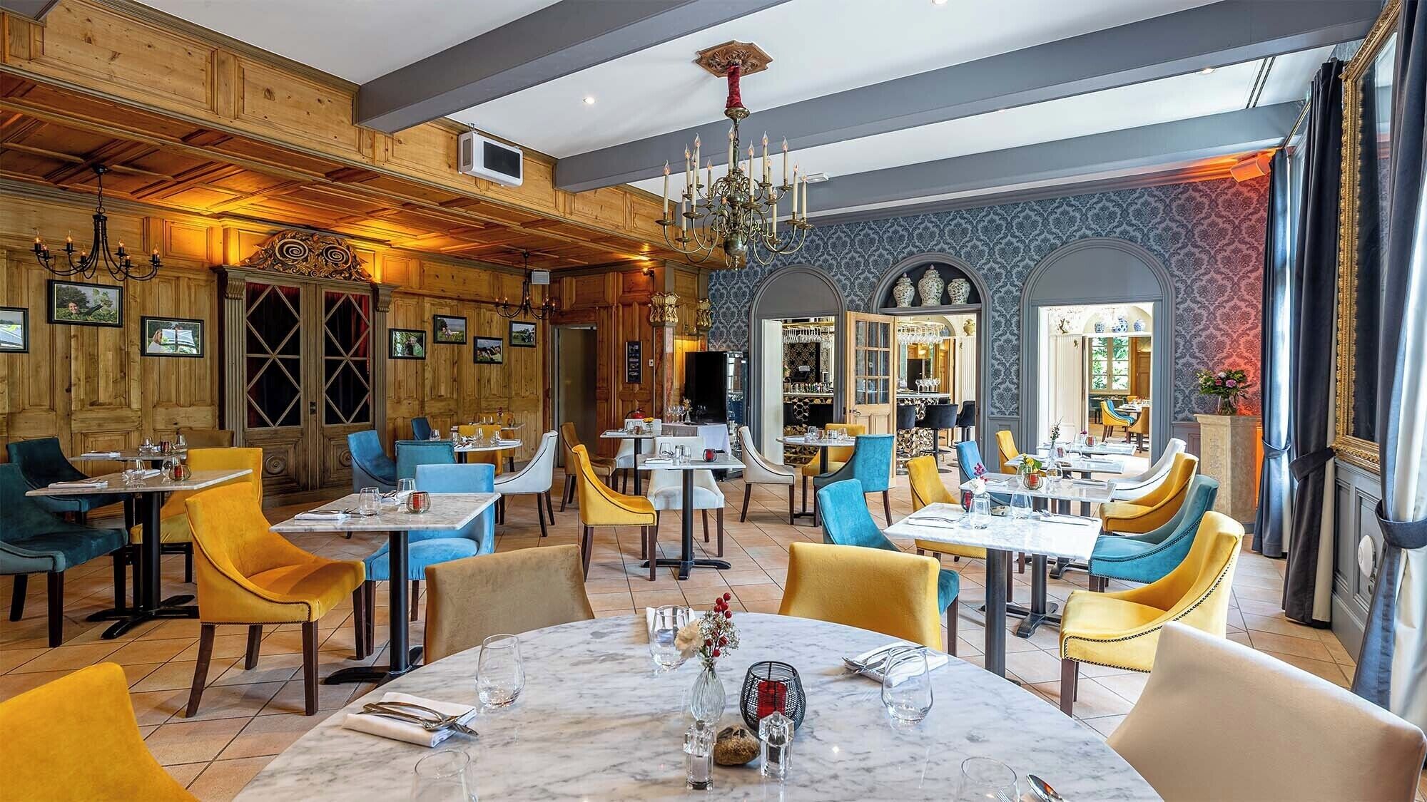 2 nhà hàng, phục vụ bữa trưa, bữa tối, món Pháp 