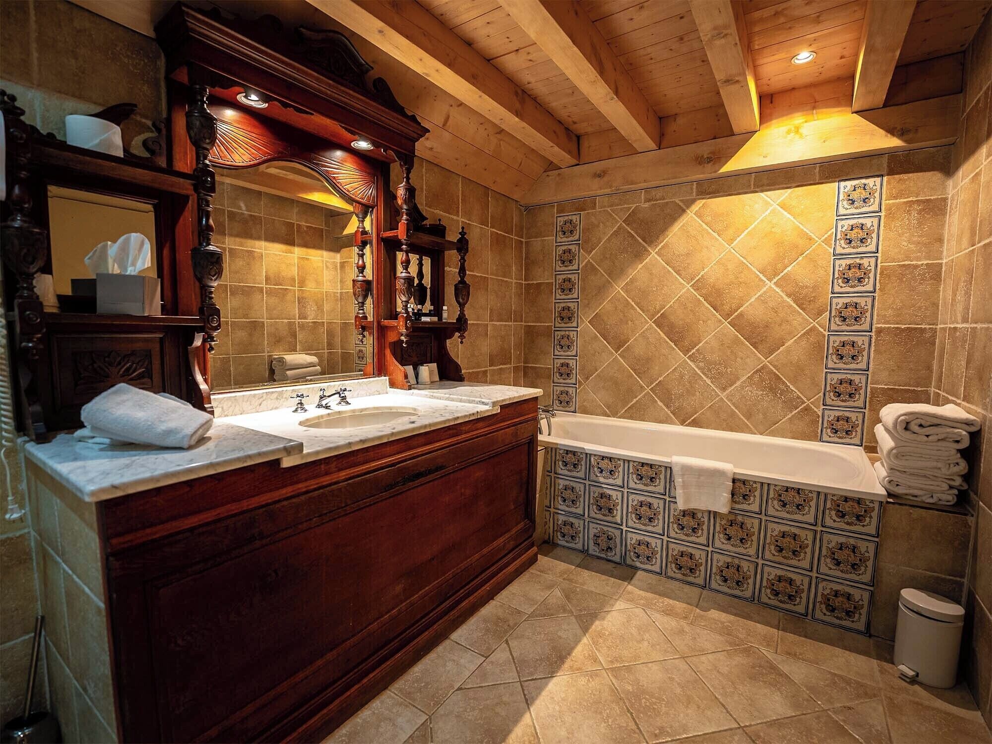 family suite, 2 bedrooms, garden view | bathroom | hair dryer, towels