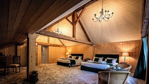 ห้องแฟมิลี่สวีท, 2 ห้องนอน, วิวสวน | ตู้นิรภัยในห้องพัก, ห้องเก็บเสียง, เตารีด/โต๊ะรีดผ้า, Wi-Fi ฟรี