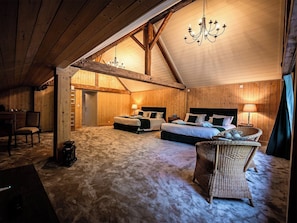 Suite familiale, 2 chambres, vue sur le jardin | Coffre-fort, décor unique, système d’insonorisation