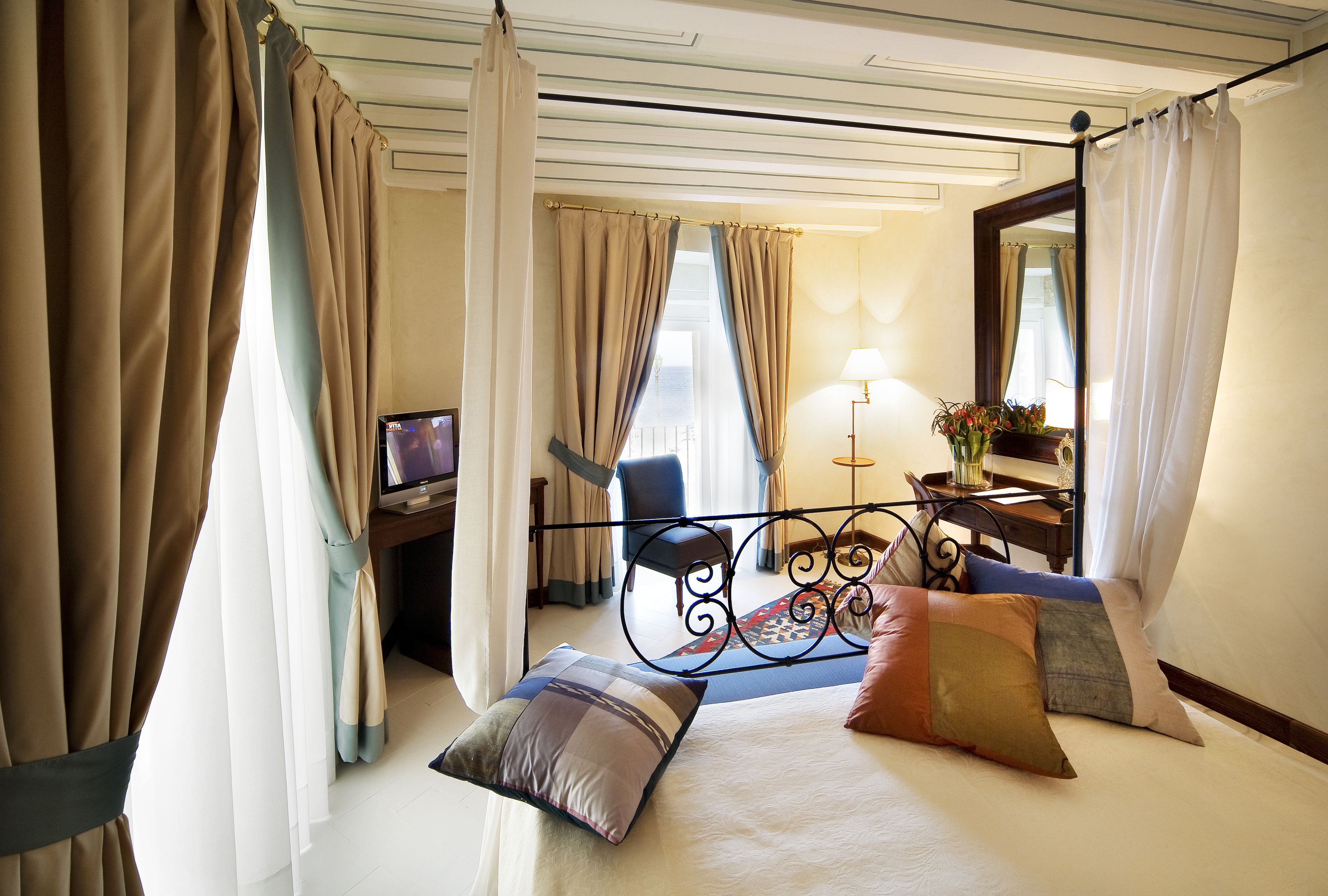 Classic-Doppelzimmer | Kostenlose Minibar, Zimmersafe, individuell dekoriert, Schreibtisch