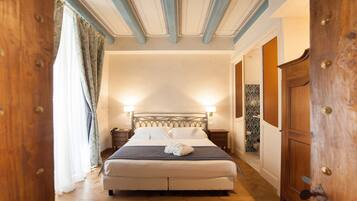 Suite | Free minibar, in-room safe, individually decorated, desk