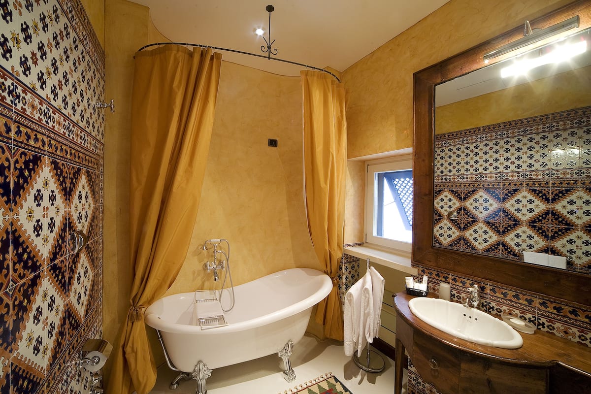 deluxe room (spa) | bathroom | rainfall showerhead, free toiletries, hair dryer, towels