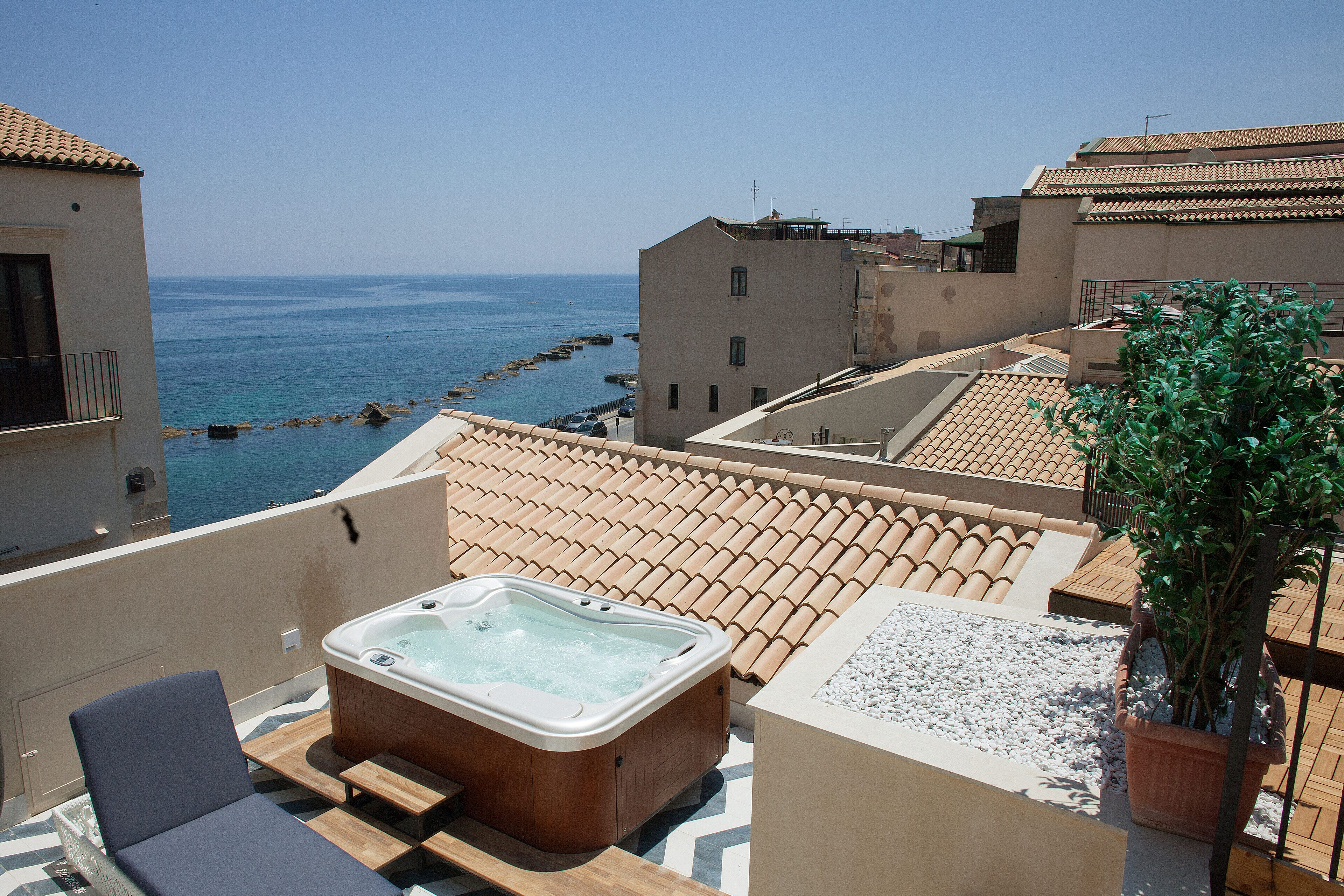 deluxe room (spa) | balcony view