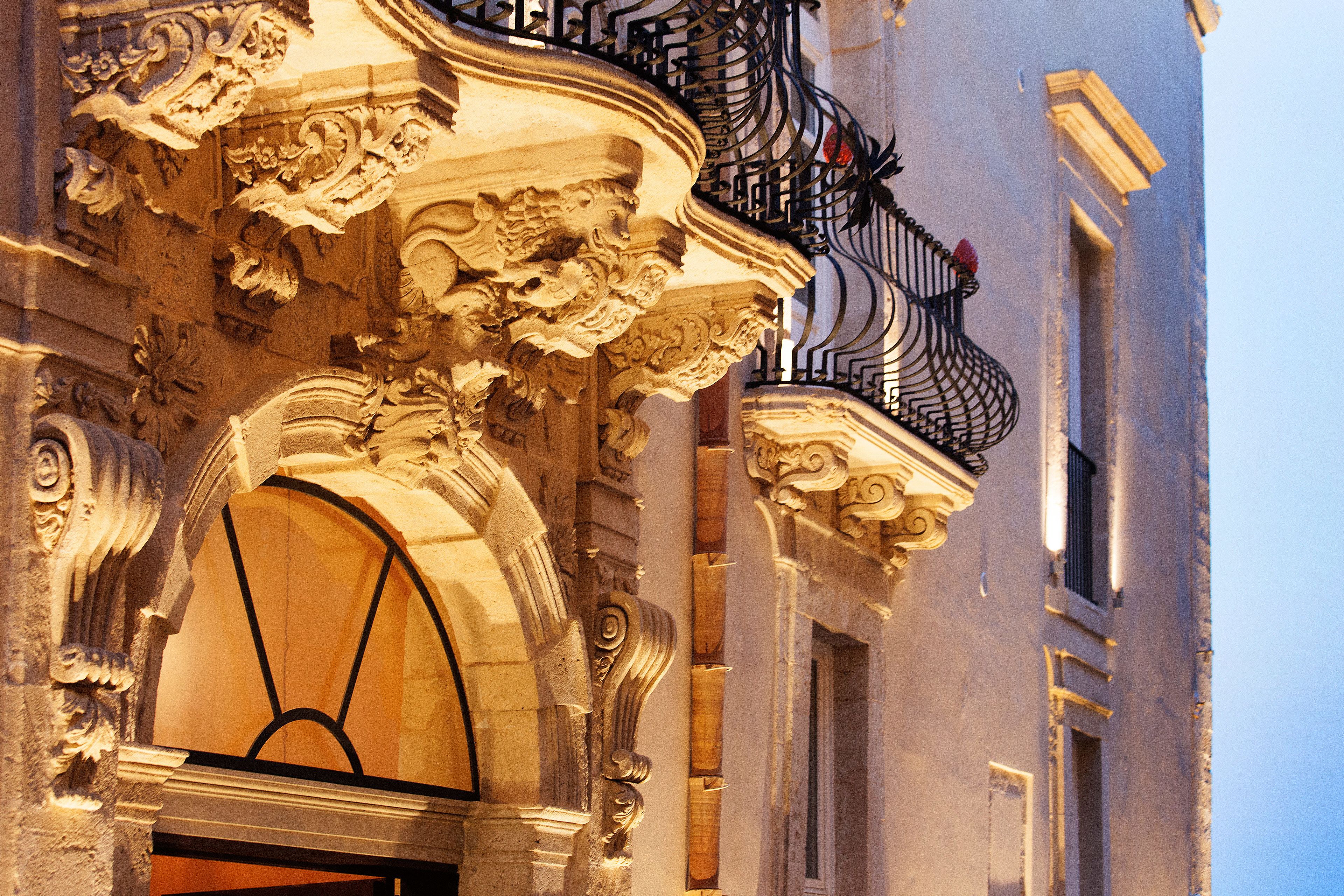 Fassade der Unterkunft – Abend/Nacht