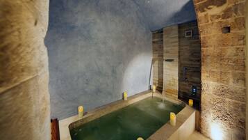 Regadera tipo lluvia, amenidades de baño gratuitas, secadora de cabello