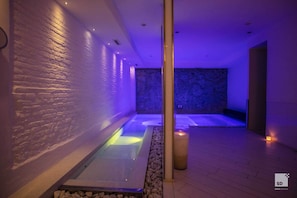Sauna, vasca idromassaggio, bagno turco, trattamenti per il corpo