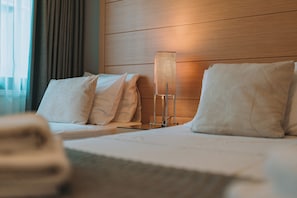 Kamar Triple | Brankas, meja kerja, tirai kedap cahaya, dan kedap suara