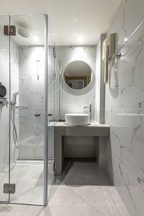 Triple Room | In-room safe, desk, blackout drapes, soundproofing - Parnon Hotel (Athens)