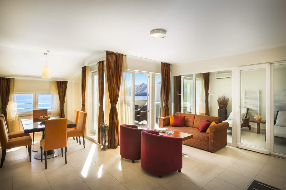 Suite for 4+2 with Jacuzzi Seaview | Living area | LCD TV