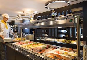Free daily buffet breakfast