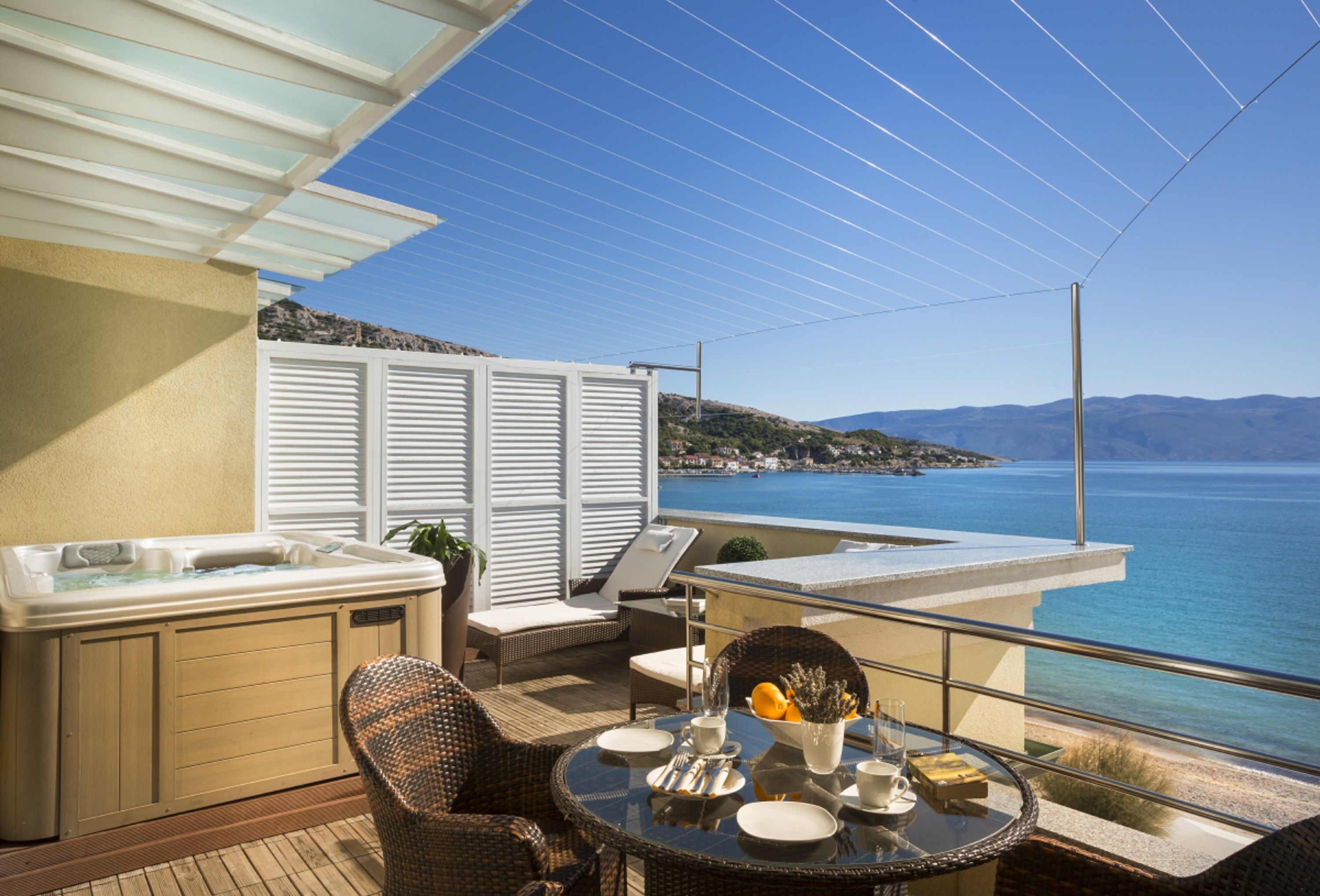 suite for 2+2 with jacuzzi seaview | balcony view