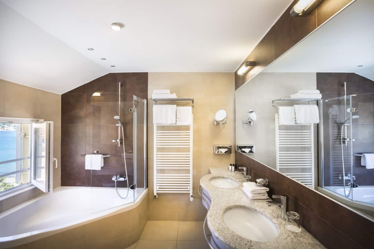 suite for 4+2 with jacuzzi seaview | bathroom | free toiletries, hair dryer, towels