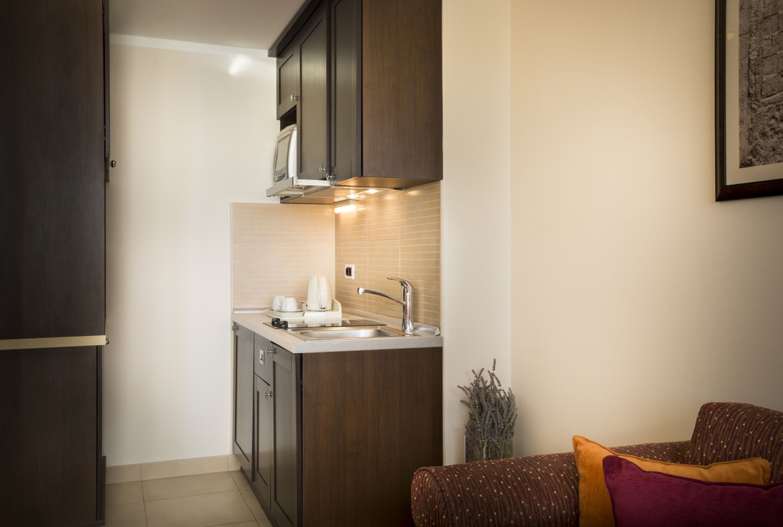 suite for 2+2 with jacuzzi seaview | private kitchen | electric kettle
