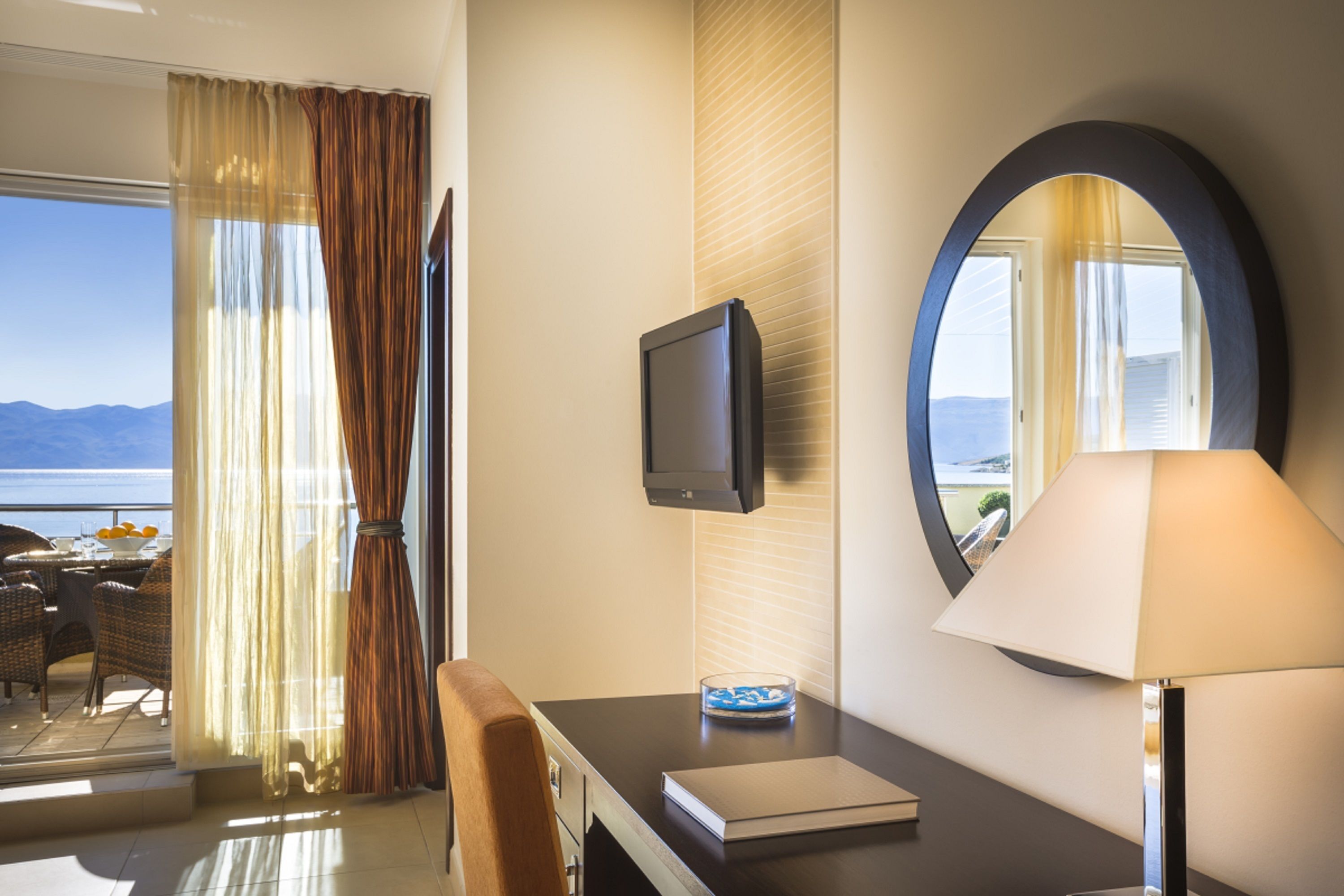 suite for 2+2 with jacuzzi seaview | room amenity