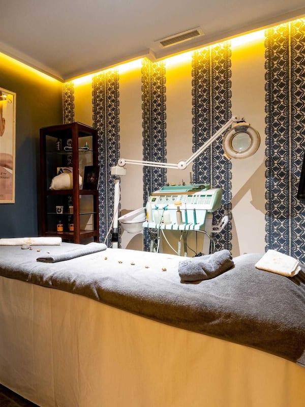 Steam room, body treatments, aromatherapy, body wraps, body scrubs