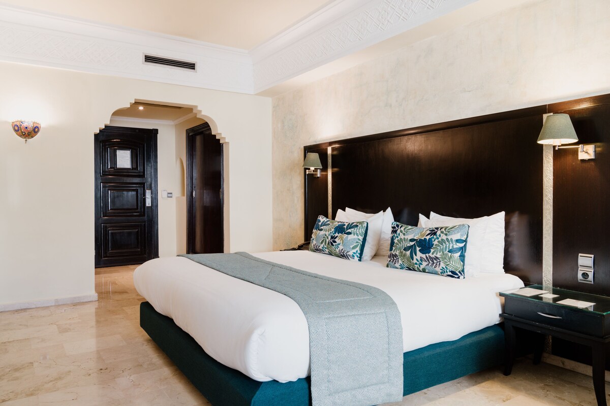 Premium bedding, down duvets, minibar, in-room safe