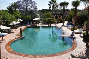 2 outdoor pools