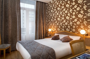 Premium bedding, in-room safe, desk, blackout curtains