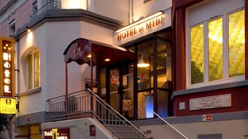 Fassade der Unterkunft – Abend/Nacht