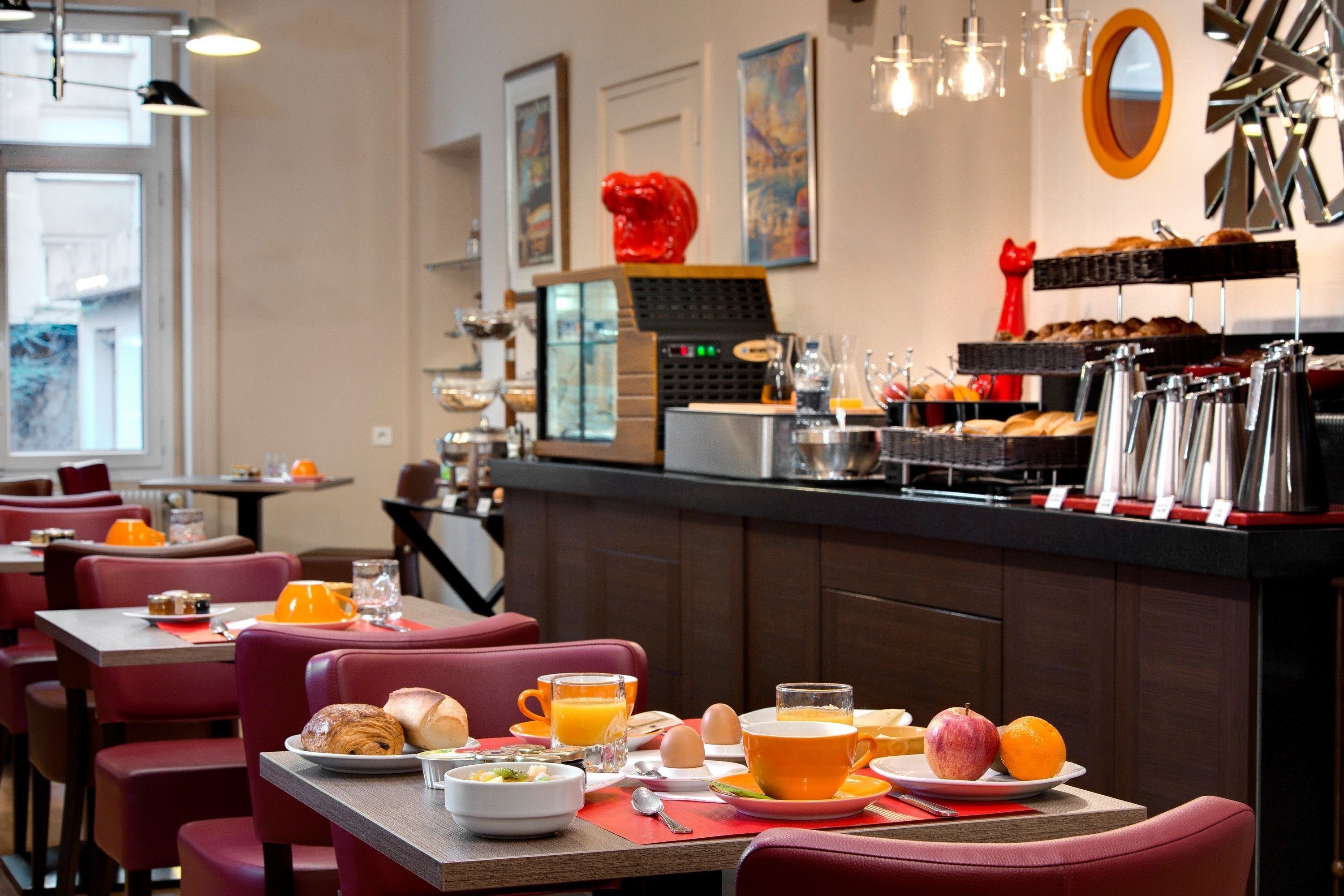 Desayuno continental (EUR 12.80 por persona) 