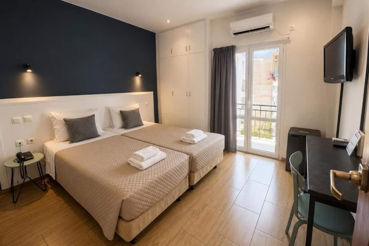 Twin Room | Desk, blackout drapes, soundproofing, iron/ironing board