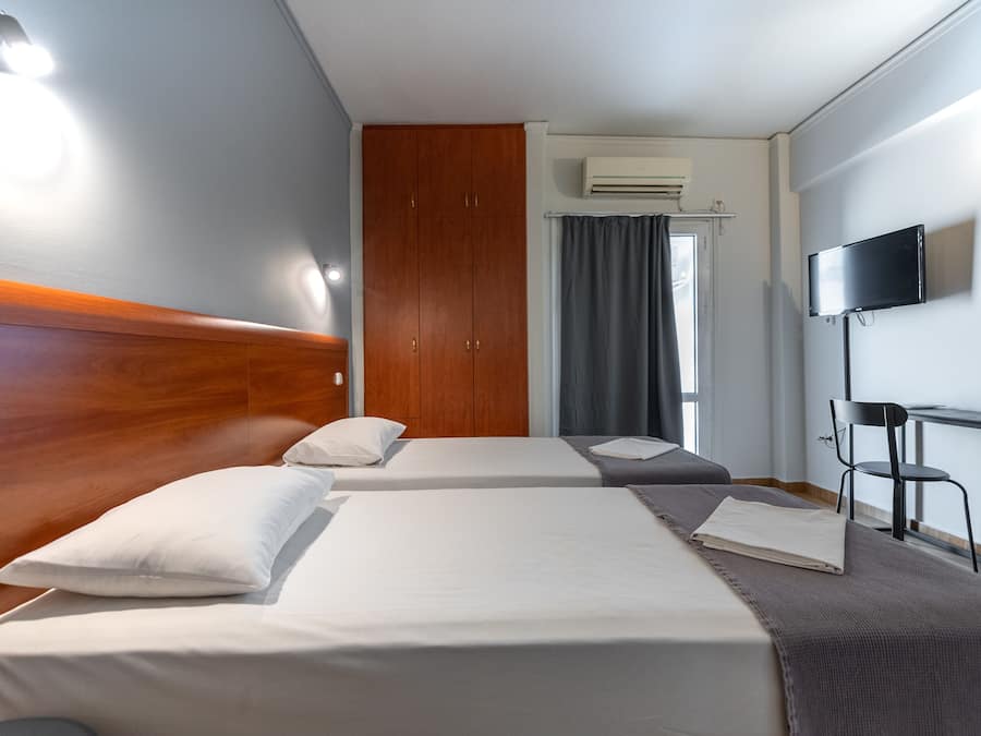 Quarto triplo | Escrivaninha, cortinas blackout, quartos à prova de som