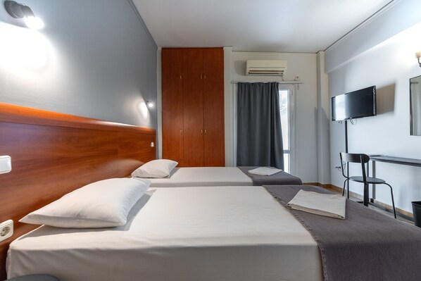 三人房 | 办公桌、遮光窗帘、隔音、熨斗/熨板