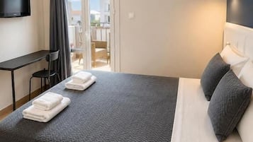 Bureau, rideaux occultants, chambres insonorisées