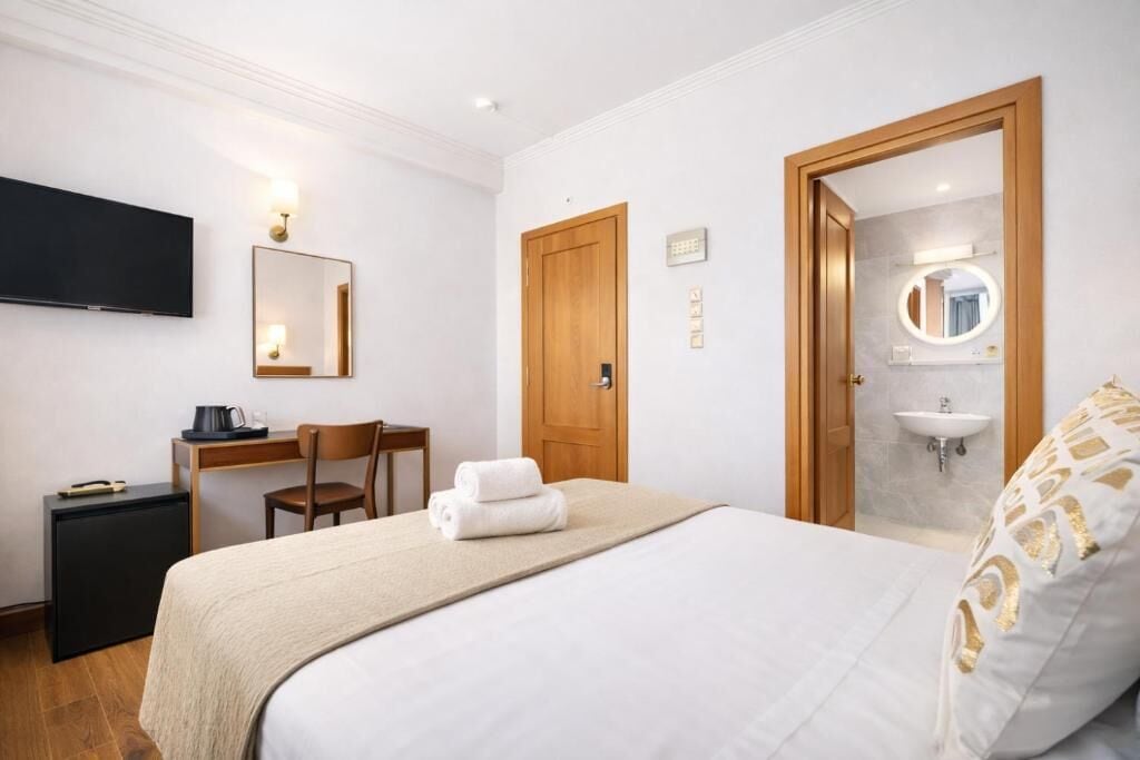 Double Room | Desk, blackout drapes, soundproofing, iron/ironing board