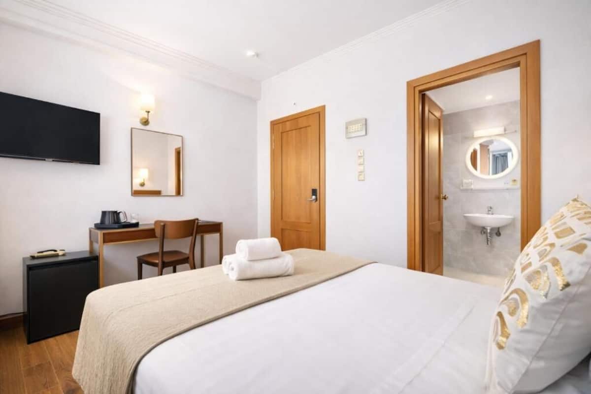 Habitación doble | Escritorio, cortinas blackout y insonorización