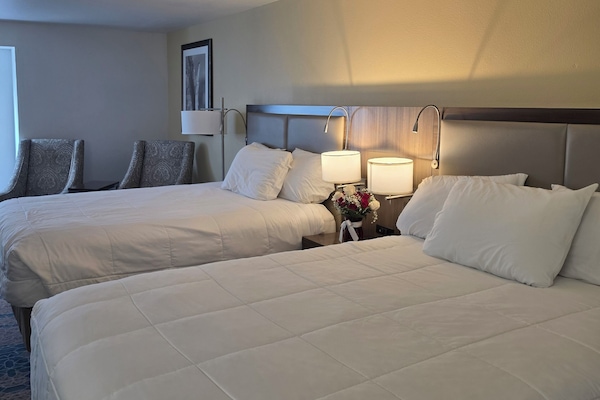 Room, 2 Queen Beds | Living area