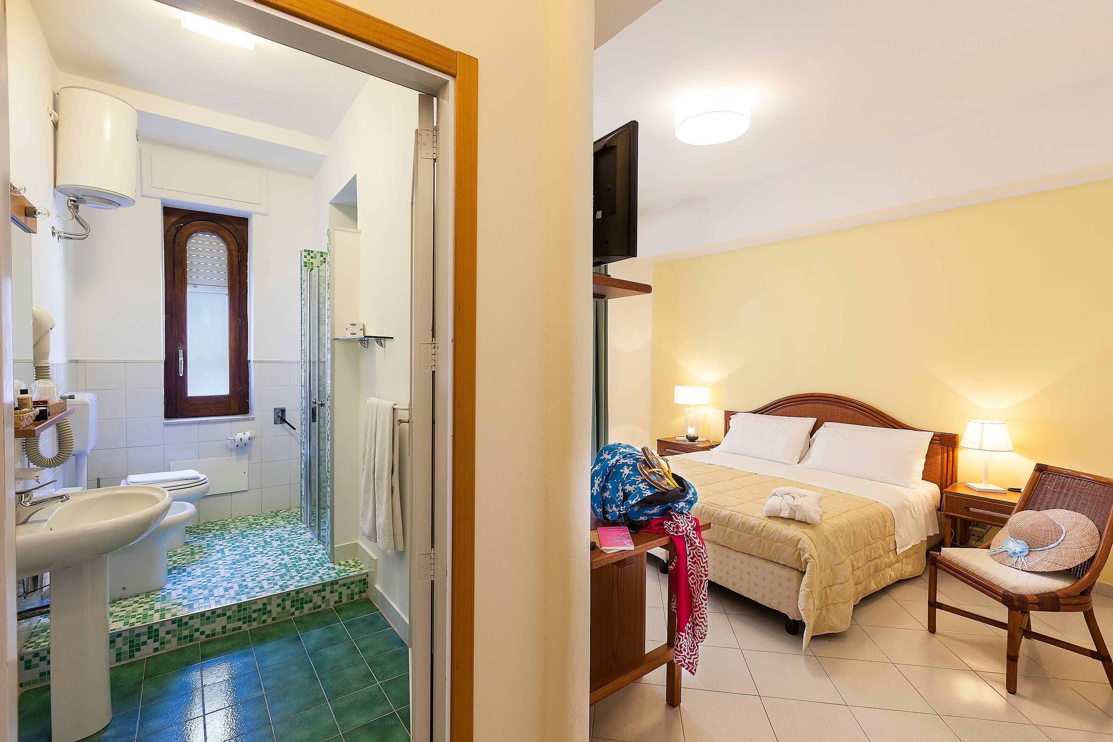standard double room, balcony | bathroom | shower, free toiletries, hair dryer, bidet