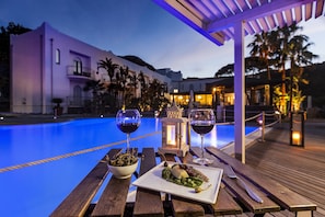 Seasonal outdoor pool, pool umbrellas, sun loungers - Orsa Maggiore Hotel (Lipari)