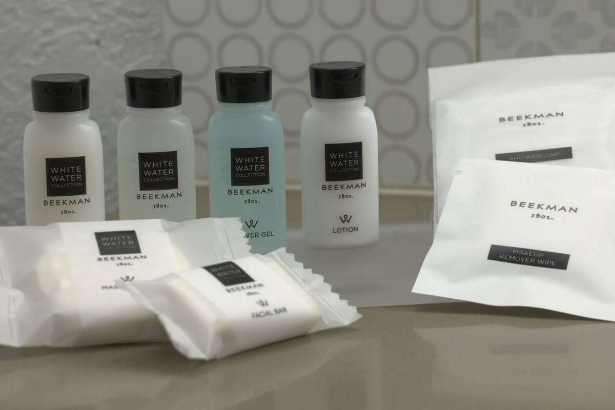 combined shower/bathtub, free toiletries, hair dryer, towels