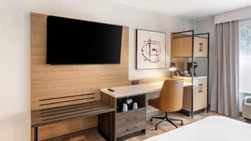 Rom, 1 kingsize-seng, tilgjengelighetstilpasset, ikke-røyk | Safe på rommet, blendingsgardiner og strykejern/-brett