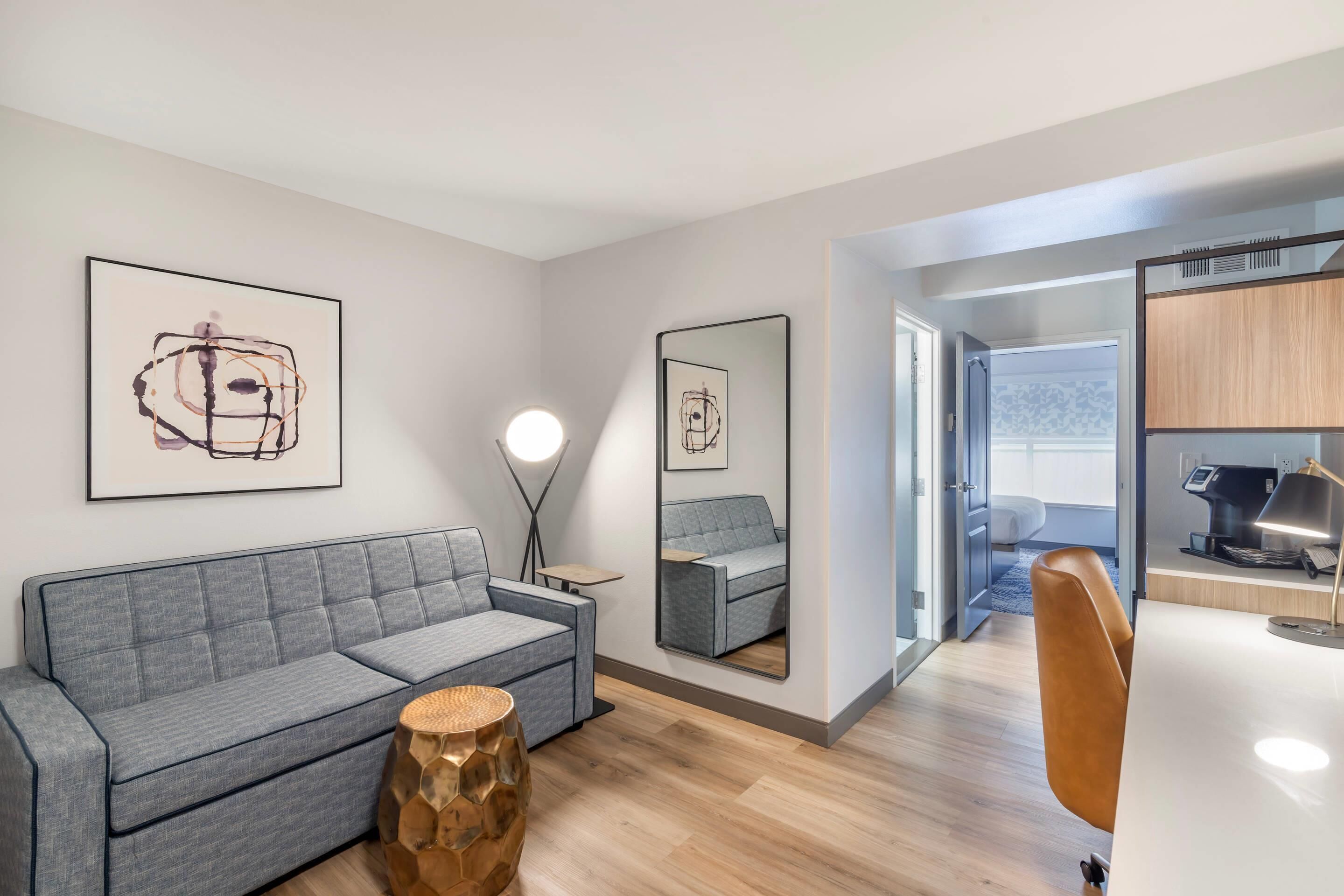 스위트, 침실 1개, 금연 | 객실 내 금고, 암막 커튼, 다리미/다리미판, 무료 유아용 침대