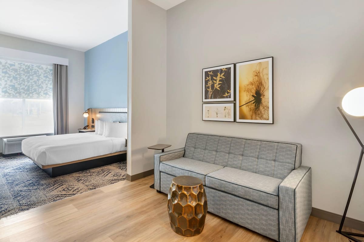 Studio Suite, 1 Tempat Tidur King, akses difabel, Bebas Asap Rokok | Brankas, tirai kedap cahaya, dan setrika/meja setrika