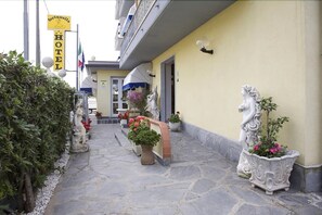 Property entrance - Hotel Fortunella (Camaiore)