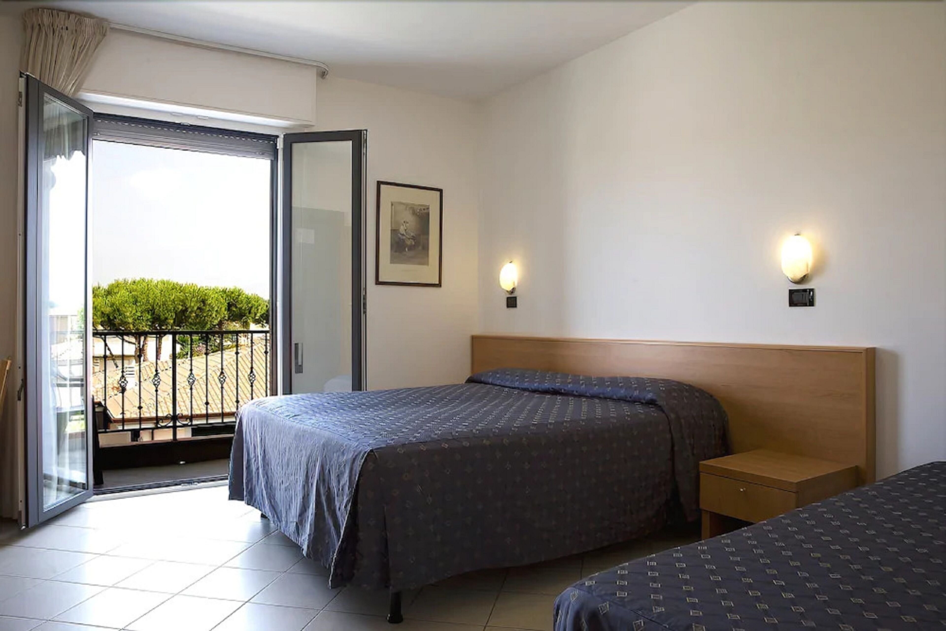 in-room safe, desk, soundproofing, wifi