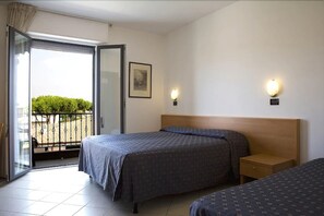 In-room safe, desk, soundproofing, WiFi - Hotel Fortunella (Camaiore)