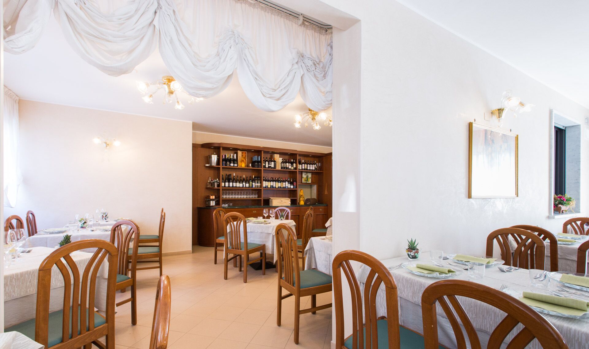 daily continental breakfast (eur 6 per person)