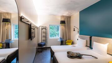 Standard Twin Room, Non Smoking | In-room safe, desk, blackout drapes, soundproofing