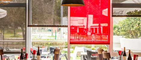 Breakfast, lunch, dinner served; international cuisine