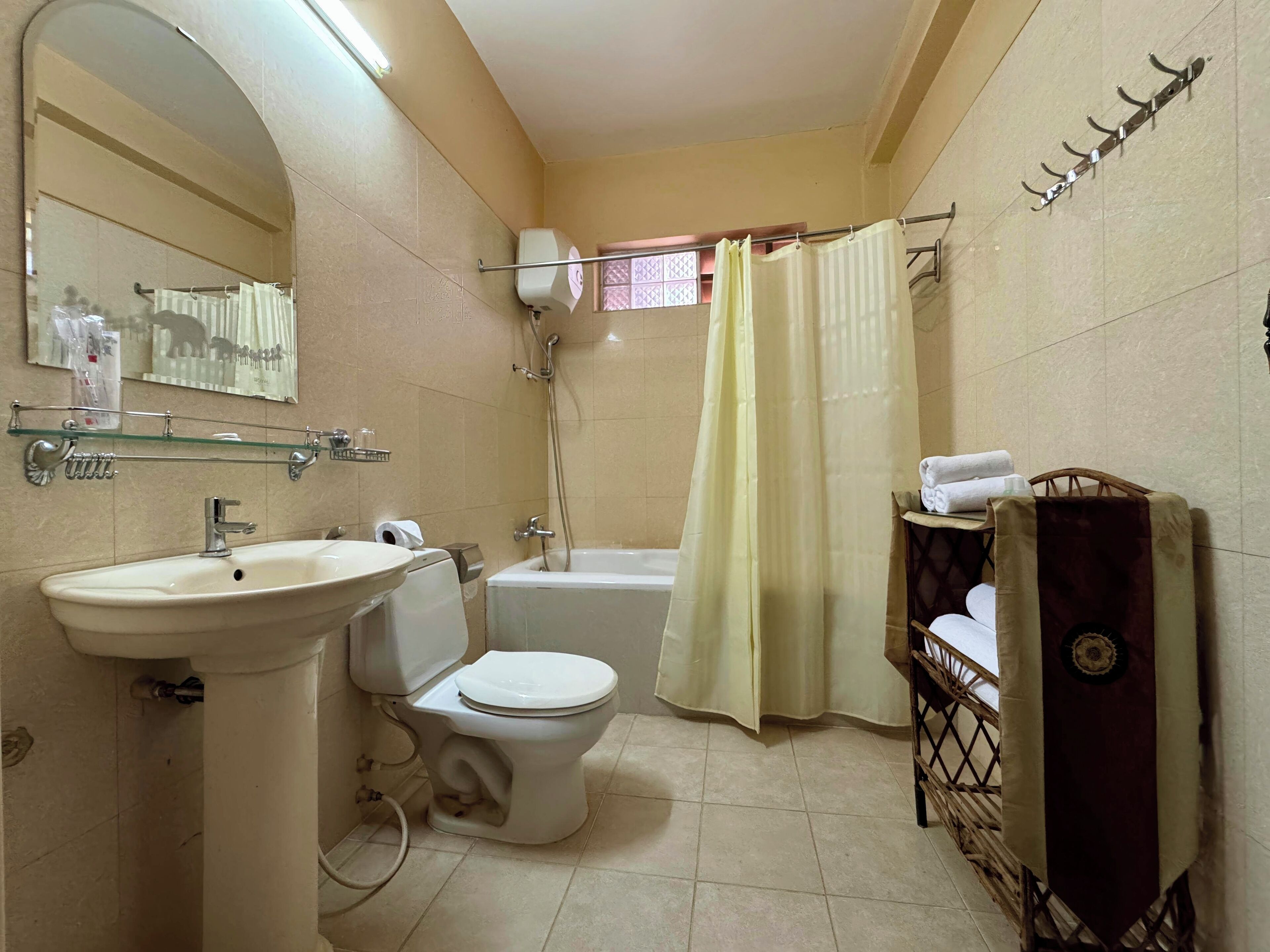 deluxe triple room | bathroom | combined shower/bathtub, rainfall showerhead, free toiletries